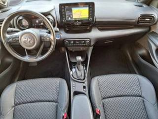 Toyota Yaris 1.5 Hybrid Executive DODEHOEK PARELMOER SPORTSTOELEN STOELVERWARMING PDC LED / 8