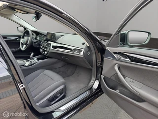 BMW 5-serie Touring 530i xDrive / Panoramadak / M-sport / 21