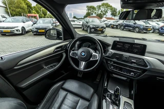 BMW X3 xDrive20i High Executive  | Pano | Trekhaak | Head-up / 23