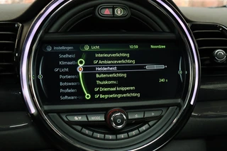MINI Clubman Cooper Serious Business / Navigatiesysteem Professional / Panoramadak / Harman Kardon / Climate Control / 17 Inch / LED-koplampen / Parkeersensoren / Cruise Control / Lichtpakket / 29