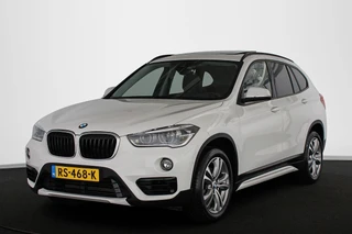 BMW X1 sDrive18i Executive Sport Line Panoramadak Trekhaak Groot Navi Stoelverwarming