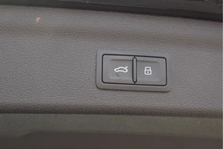 Audi Q3 45 TFSI e S edition S-Line 245 PK | NL-Auto | Keyless | Carplay | Virtual cockpit | DAB | Elekt.trekhaak | Full LED | Allweathers / 35