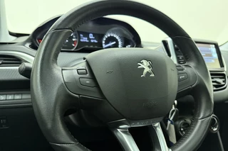 Peugeot 2008 1.2 PureTech Blue Lion 110pk | Navigatie | Panoramadak | Airco | Cruise Control | Parkeersensoren Achter | Bluetooth | Mistlampen / 19