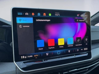 Volkswagen Golf 1.5 eHybrid GTE / 5JR Garantie / Pano / Leer / Trekhaak / Matrix / Keyless / DCC / HUD / 32