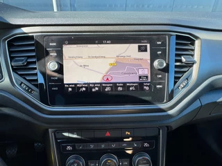 Volkswagen T-Roc 1.0 TSI Style * Navigatiesysteem * Stoelverwarming * Adaptieve Cruise Control * Parkeercamera * / 17