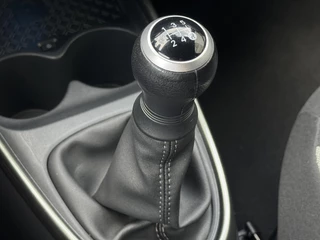 Toyota Aygo X PREMIUM CABRIO KEYLESS PARK-SENSOREN STOELVERWARMING APPLE/ANDROID LM-VELGEN 18" / 32