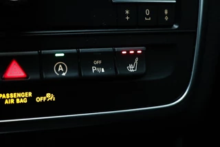 Mercedes-Benz GLA-klasse 180 Ambition | URBAN PACK | PANORAMADAK | STOELVERWARMING | TREKHAAK | 18" / 6