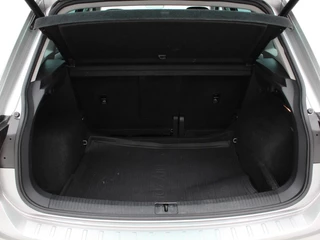 Volkswagen Tiguan 1.4 TSi 125 Pk Connected Series | Cruise Control | Navigatie | Climatronic | Parkeersensoren | 17 Inch | 158.663 Km !! / 17