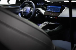 Peugeot e-408 GT 58 kWh | NIEUW | PANORAMADAK | STUURVERWARMING | MASSAGE | DAB | APPLE | 360 CAMERA / 16