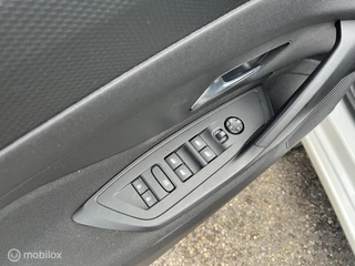 Peugeot 308 SW 1.2 PT Business 110 PK NAVI/CLIMA/TREKHAAK / 22