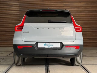 Volvo XC40 1.5 T3 R-Design | Pano | Winterpakket | Elektr voorstoelen+memory | Camera | Carplay / 31