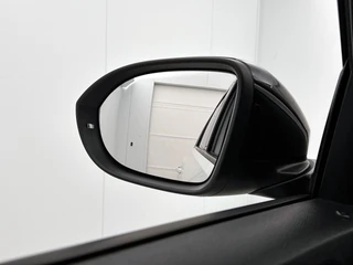 Volkswagen T-ROC 1.5 TSI Life Edition | Automaat | Adaptive Cruise | Stoelverwarming | CarPlay | Parkeersensoren | BTW / 32