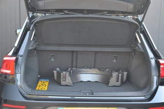 Volkswagen T-Roc 1.5 TSi 150 PK Style * Navigatie * Nette Auto * Automaat * / 19