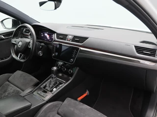 Škoda Superb Combi 1.5 TSi ACT 150 Pk Automaat Sportline Business | Trekhaak | Stoelverwarming | Panorama dak | Camera | Canton Audio | Alcantara | CarPlay | 18 Inch / 45