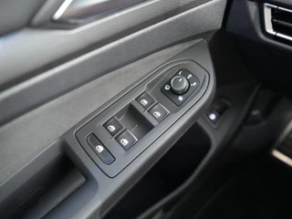 Volkswagen Golf 1.4 eHybrid GTE | SOH 96.4 % | Mist lampen | Camera | ACC | Dodehoek detectie | 245PK | / 32