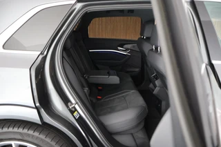 Audi e-tron 55 408pk quattro S edition 95 kWh SOH 94% HUD Elec stoelen Memory Camera ACC S-Line / 12