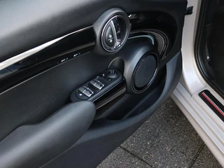 MINI 5-Deurs 1.5 Cooper MINI Yours LEDER | AUT. | SPORTSTOELEN | CAMERA | STOEL/STUURVERW. | CRUISE | NAVI | / 17