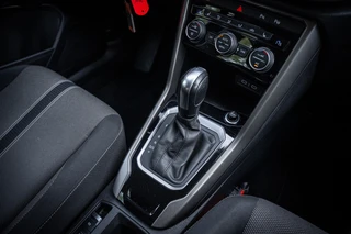 Volkswagen T-Roc 1.5 TSI Sport Autom. | Navi | PDC | Cruise controle | Trekhaak / 16