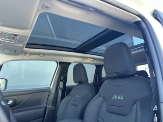 Jeep Renegade 4xe 240 Plug-in Hybrid The North Star (Elektrisch Schuifdak - Navigatie - Apple Carplay - Camera - Stoel & Stuurverwarming - LED) / 29