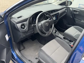 Toyota Auris 1.8 Hybrid Dynamic / 9