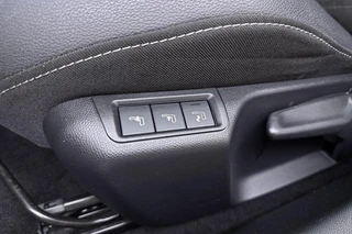 Opel Corsa-e Ultimate 50 kWh 136pk | Full Options | SOH 98% | Massagestoel | Camera | Adaptive Cruise Control | Navigatie | Keyless Entry en Start | LED Verlichting / 18