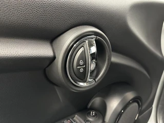 Mini 3-Deurs 1.5 Cooper Business Edition NAVI CARPLAY CRUISE LM 48000 KM. / 19
