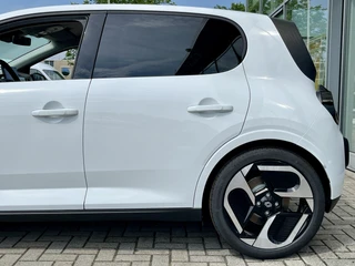 Renault Twingo Urban Range 80pk Techno 27.5 kWh  | 18inch velgen | V2G | Navigatie | Climate Control | Keyless | Achteruitrijcamera | Adaptive Cruise Control (ACC) | Apple CarPlay/Android Auto / 12