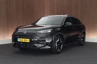 Volkswagen T-Roc 1.5 eTsi 150pk DSG R-Line First Edition Trekhaak Camera Keyless Stoelverwarming Virtual Cockpit Carplay