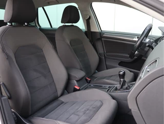 Volkswagen Golf 1.0 TSI Highline R-line  | Panoramadak | Camera | Virtual | LED / 25