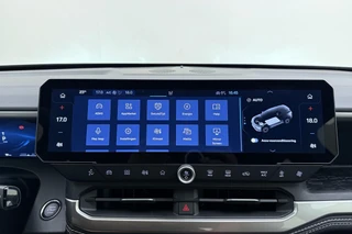 Jeep Compass Altitude 74 kWh | DEMO | 8 Jaar Speciale Garantie | Navigatie | Adapt. Cruise control | Climate control | Stoel- en stuurverwarming | Keyless | Zwart dak | 19" Lichtmetalen velgen / 26