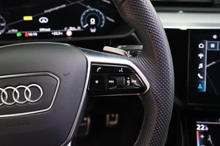 Audi Q8 e-tron 50 340pk quattro S Edition 95 kWh SOH 100% B&O HUD Keyless Stoelverwarming Camera Panoramadak Navigatie 2x S-Line / 22