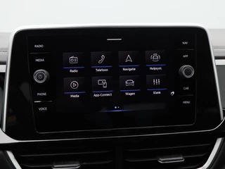 Volkswagen T-Roc 1.5 TSi 150 Pk Automaat R-Line Business | Trekhaak | Stoelverwarming | Camera | Adaptive Cruise | Carplay | Navigatie | 17 Inch | 20.604 Km !! / 27