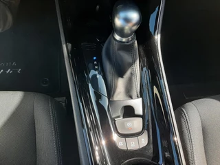Toyota C-HR 1.8 Hybrid Business Plus ALL SEASONS STOEL/STUURVERW KEYLESS PARK-SENSOREN BLIND-SPOT LM-VELGEN DAB+ CAMERA / 25