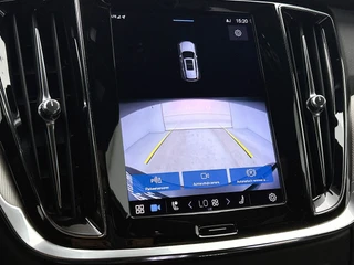 Volvo V60 2.0 T6 Plug-in hybrid AWD Plus Dark Automaat | Adaptive Cruise | Stoel/Stuurverwarming | Leder | Camera | CarPlay | BTW / 25