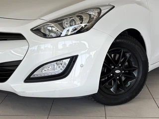 Hyundai i30 1.6 GDI i-Vision | Dealeronderhouden | Achteruitrijcamera | Trekhaak / 17
