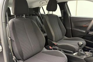Peugeot 2008 1.2 PureTech 100pk Active Pack | Distributieriem vervangen in mei 2025 bij 92.519km | Navigatie | Climate Control | DAB+ | Lichtmetalen Velgen 16inch | Apple Carplay/Android Auto / 11