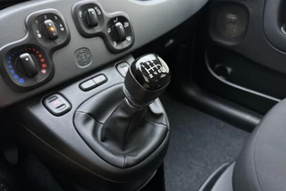 Fiat Panda 1.0 Hybrid City Life 69 PK | Airco | Dakrails | Weinig kilometers | Hoge instap | Zuinige motor | Electrische ramen | 5 Zitplaatsen / 23