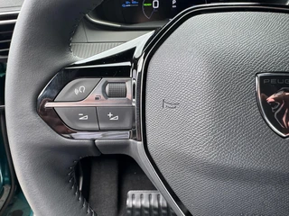 Peugeot e-2008 Envy EV 54kwh 156pk | Apple Carplay/Android Auto | Adaptieve Cruise Control | Lichtmetalen velgen 17 inch | Draadloos laden / 18