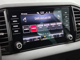 Skoda Karoq 1.5 TSI ACT Sportline Business | Automaat | Adaptive Cruise | Stoel/stuurverwarming | CarPlay | Camera / 21