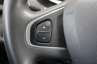 Renault Clio 0.9 TCE LIMITED Parkeer sensoren / Cruise control / Trekhaak / 25