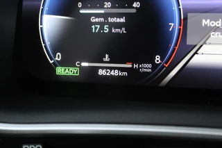 Toyota Corolla Cross 2.0 HYBRID 184PK FIRST-EDITION BLIND-SPOT EL-ACHTERKLEP LM-VELGEN KEYLESS PARK-SENSOREN STOELVERW DRAADLOOS-LADEN AD-CRUISE BLUETOOTH / 15