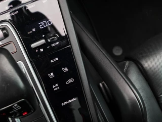 Porsche Cayenne Coupé 3.0 E-Hybrid Pano Achterasbesturing Krijtgrijs Luchtvering Softclose Stoelkoeling SOH 88,7% / 17
