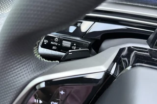 Peugeot e-3008 GT Long Range 230 97 kWh | DEMO | 8 jaar garantie | Panoramisch schuifdak | Stoelverwarming voor en achter | Alcantara bekleding | Navigatie | Camera / 27