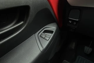 Peugeot 108 1.0 e-VTi Envy 72 PK | Handgeschakeld | 5-Deurs | Airco | Elektrische ramen | Getinte ramen | Radio | USB | AUX | Licht Metalen Velgen | 1e eigenaar / 15