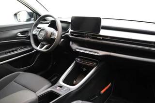 Jeep Avenger Altitude 54 kWh | Adaptive Cruise control | Climate control | Camera | 18" Lichtmetalen velgen | Getint glas | Keyless | Bluetooth | Draadloze telefoonlader / 4
