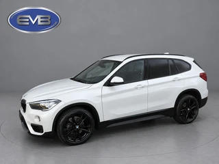 BMW X1 SDrive18i Executive achteruitrijcamera, extra getint glas, electr bedienbare achterklep, parelmoer wit / 18