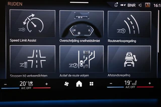 BMW 1-serie 123 xDrive | INNOVATION PACK | PANORAMADAK | STUURVERWARMING | MASSAGE |  HEAD UP | 360 CAMERA | 19" / 48