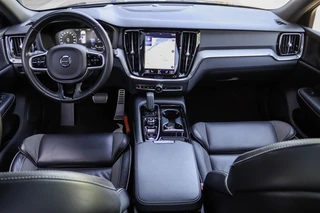 Volvo V60 T8 Recharge AWD R-Design Pano | HarmanKardon | Ak. Glas | Trekhaak | Head Up / 9