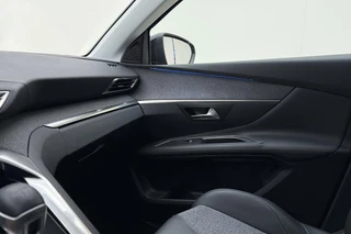 Peugeot 3008 1.2T Allure | 130PK | Elektrische Achterklep | Afneembare trekhaak | Keyless Entry & Start | 19'' Lichtmetalen velgen | Navigatie | DAB + | Camera Achter | 1e eigenaar! / 28