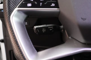 Audi Q4 e-tron 40 Launch edition S Competition 204pk 77 kWh SOH 87% Trekhaak Camera Leder Keyless Stoelverwarming ACC Panoramadak S-Line / 21